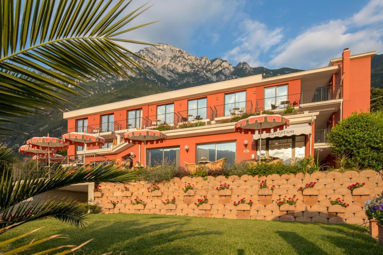 Hotel Oasi Beach Malcesine Exterior photo